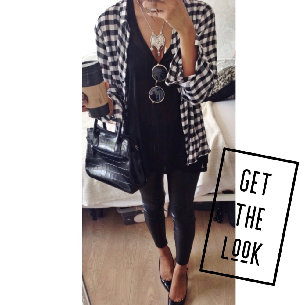 MOVING MAKE OFFER Hollister Navy and White Flannel